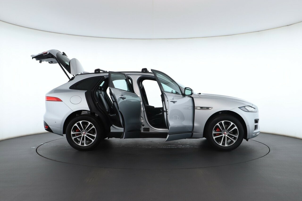 Jaguar F-pace image 2
