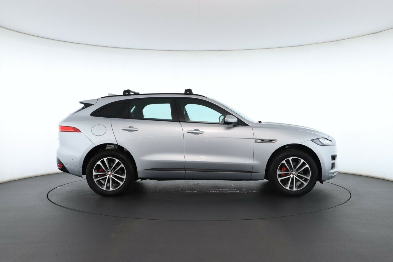 Jaguar F-pace image 3