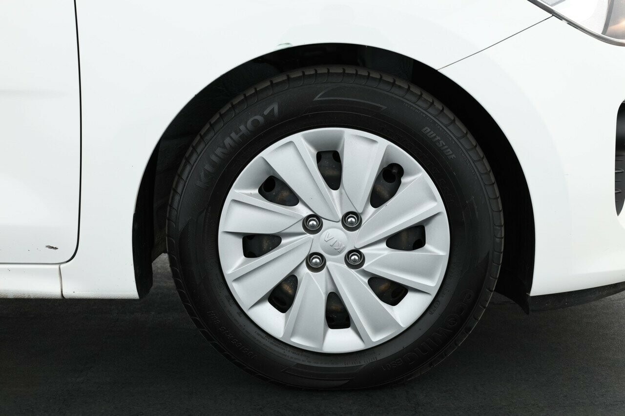 Kia Rio image 4