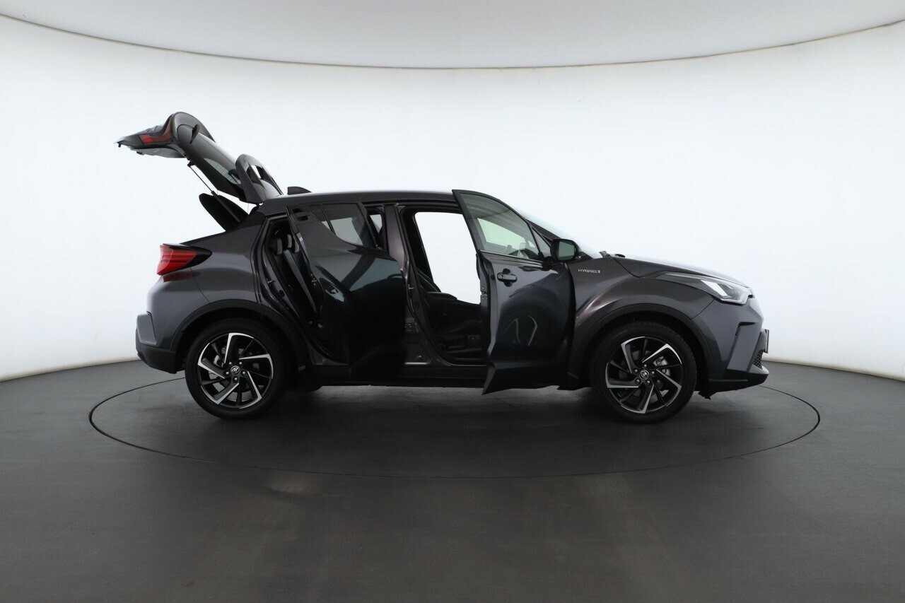 Toyota C-hr image 2