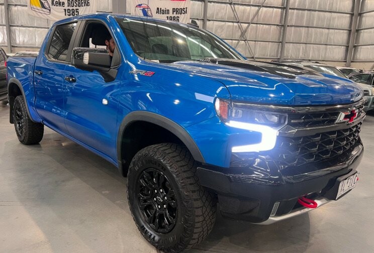 Chevrolet Silverado image 2