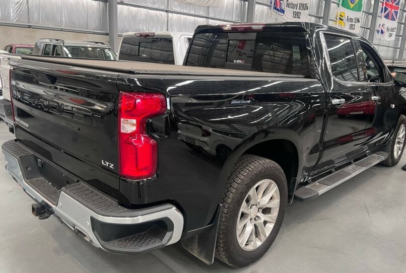 Chevrolet Silverado image 2