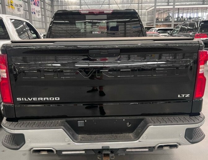 Chevrolet Silverado image 3