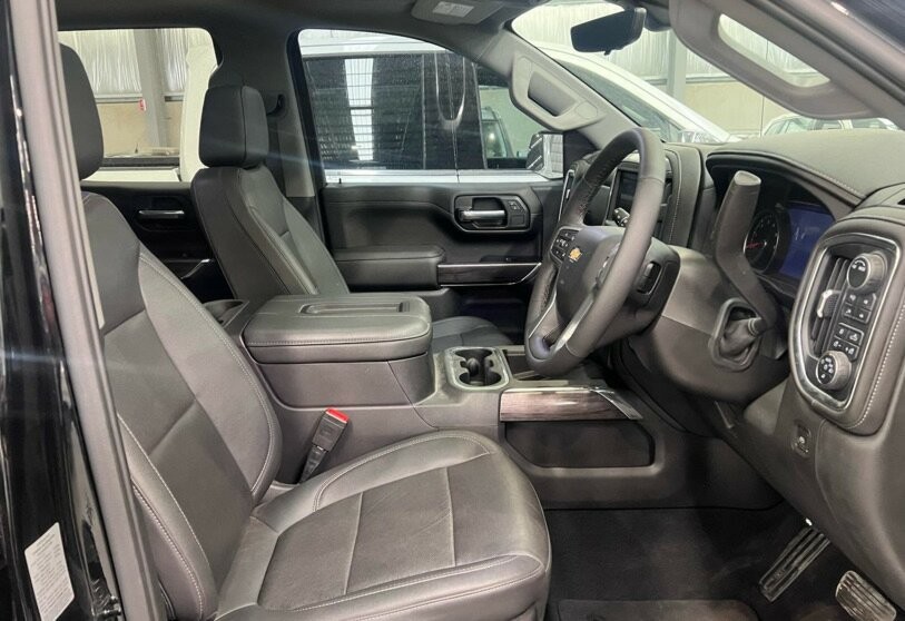 Chevrolet Silverado image 4