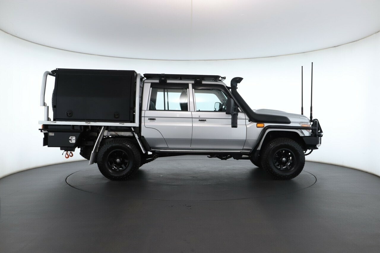 Toyota Landcruiser image 2