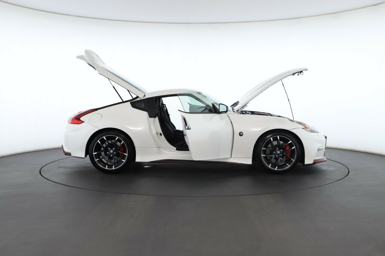 Nissan 370z image 2