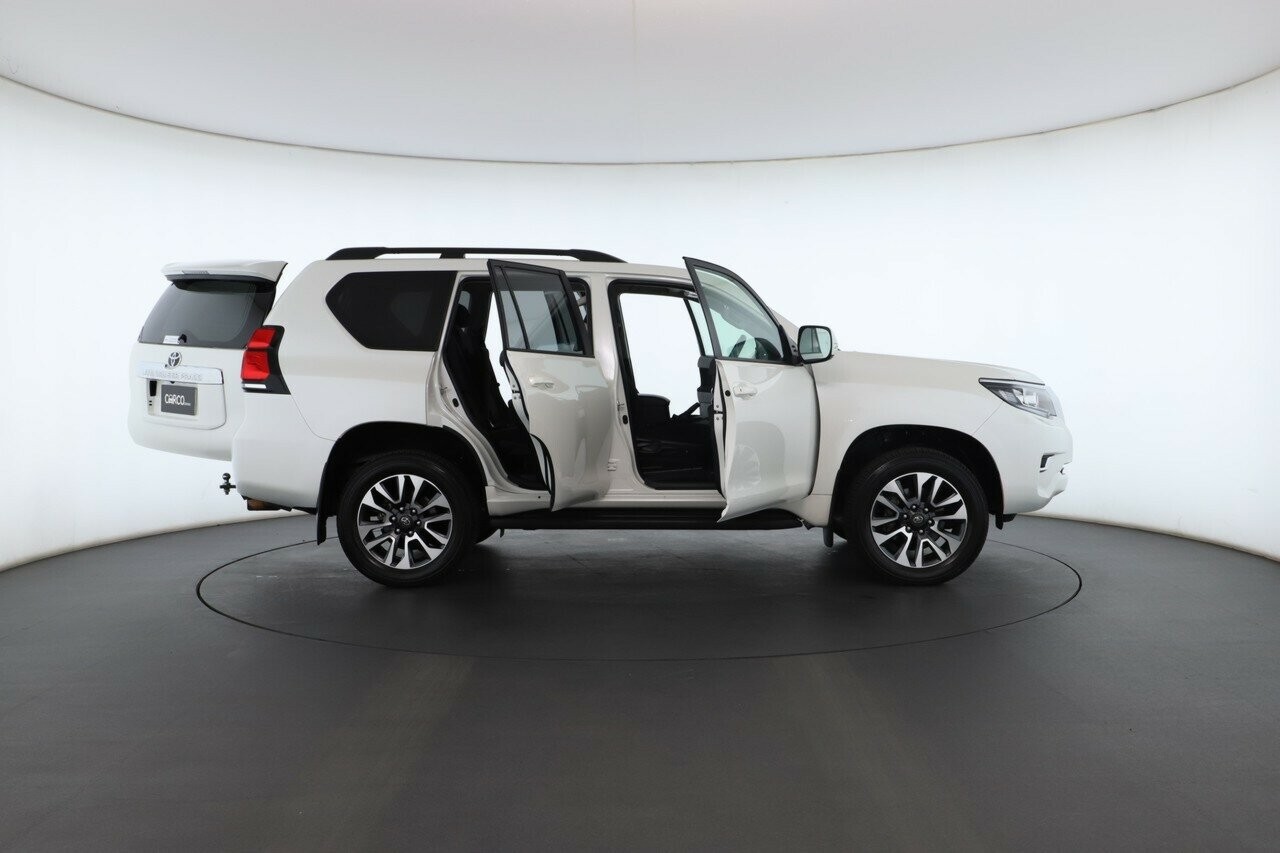 Toyota Landcruiser Prado image 2