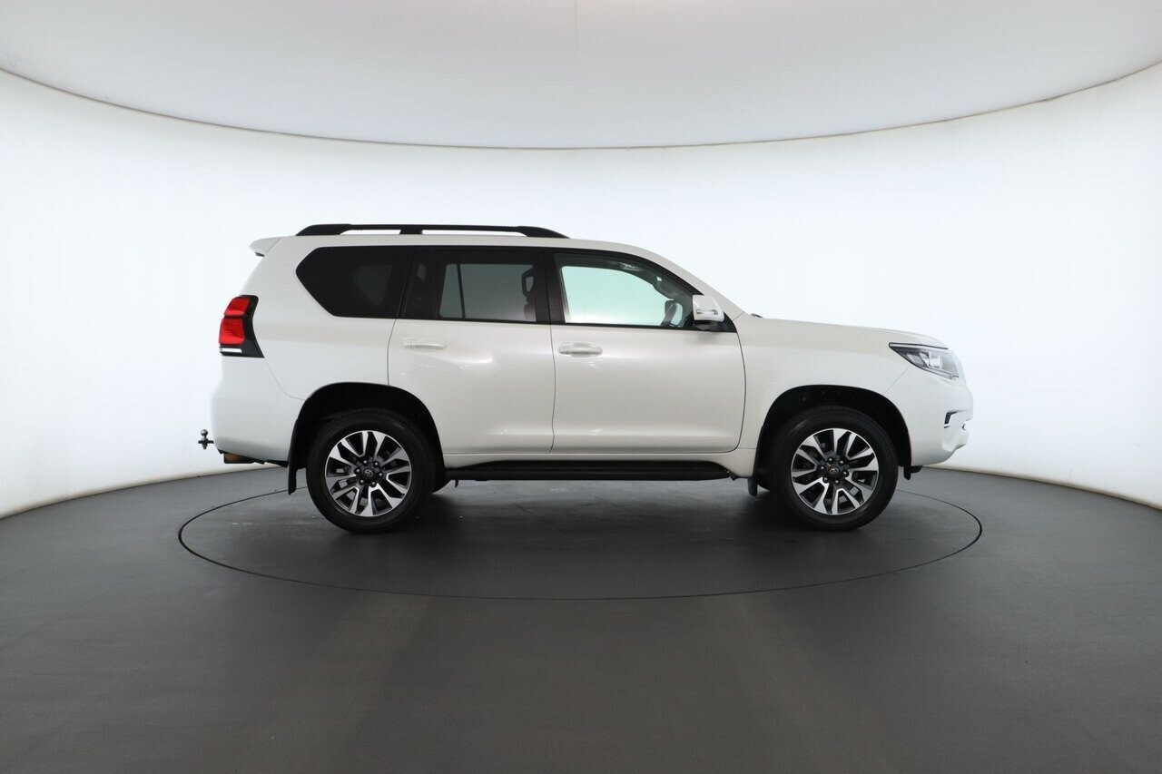 Toyota Landcruiser Prado image 3