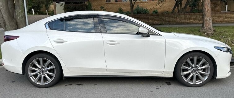 Mazda 3 image 2