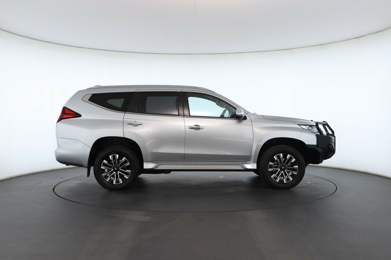 Mitsubishi Pajero Sport image 3