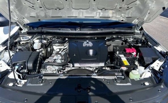 Mitsubishi Triton image 2