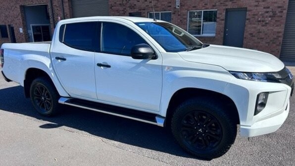 Mitsubishi Triton image 3