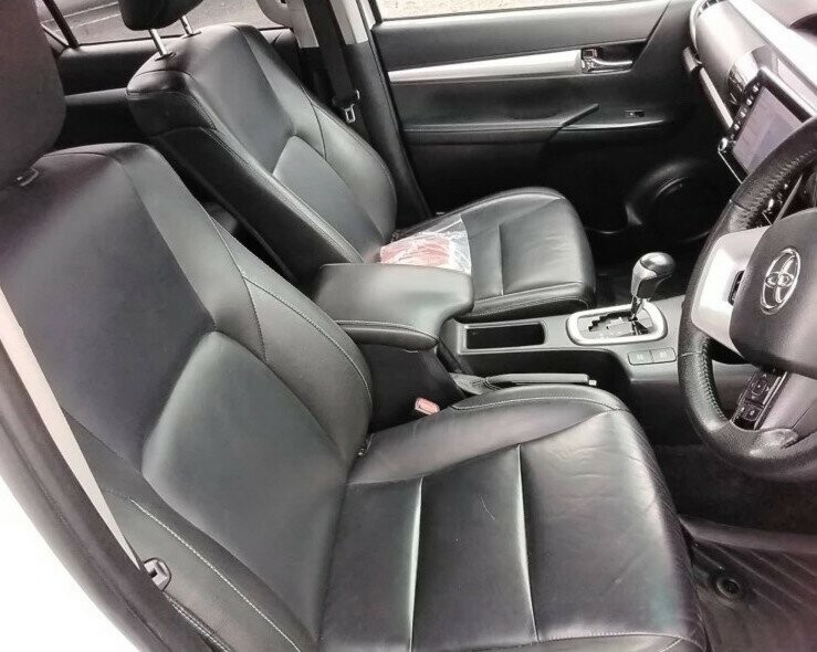 Toyota Hilux image 2
