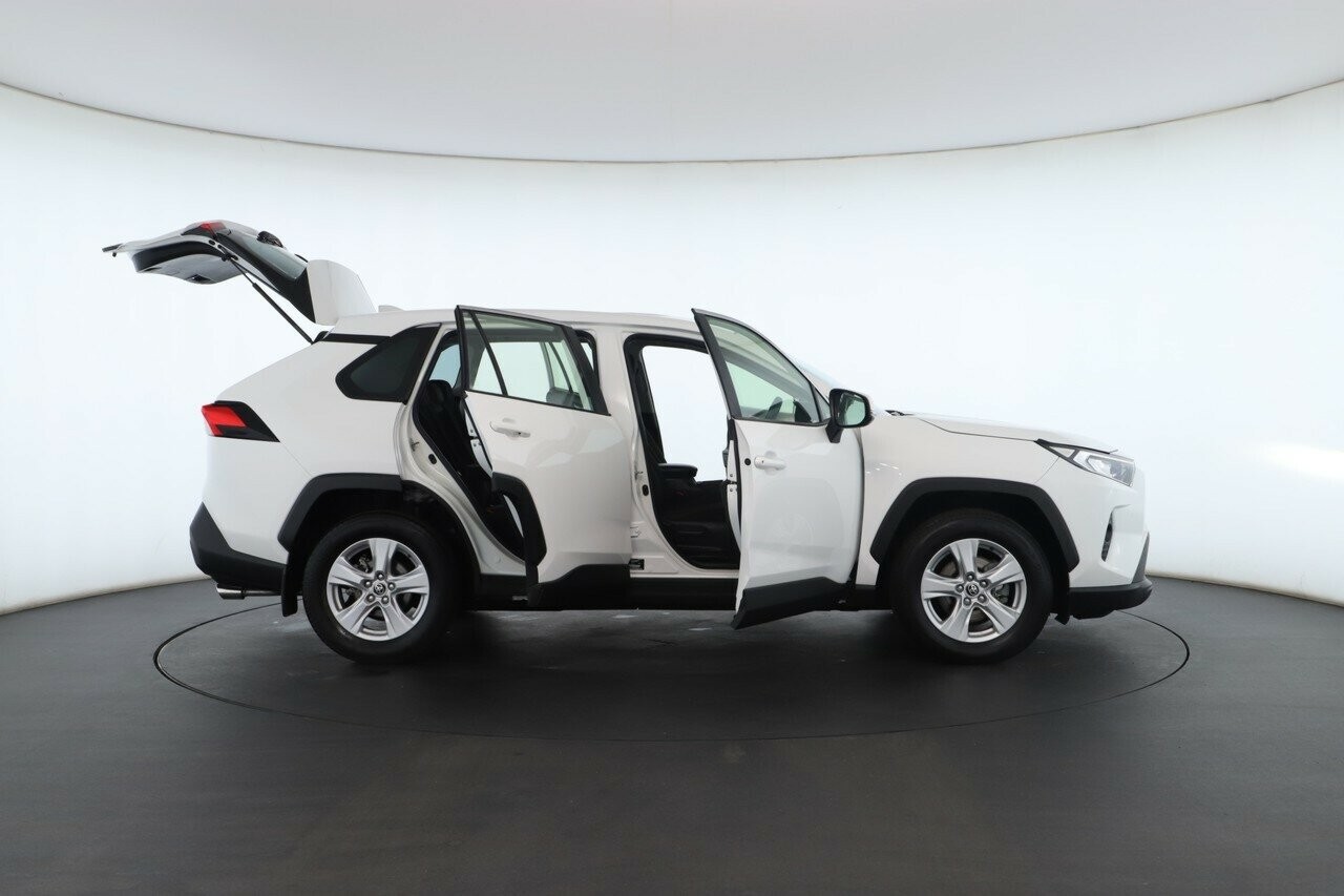 Toyota Rav4 image 2