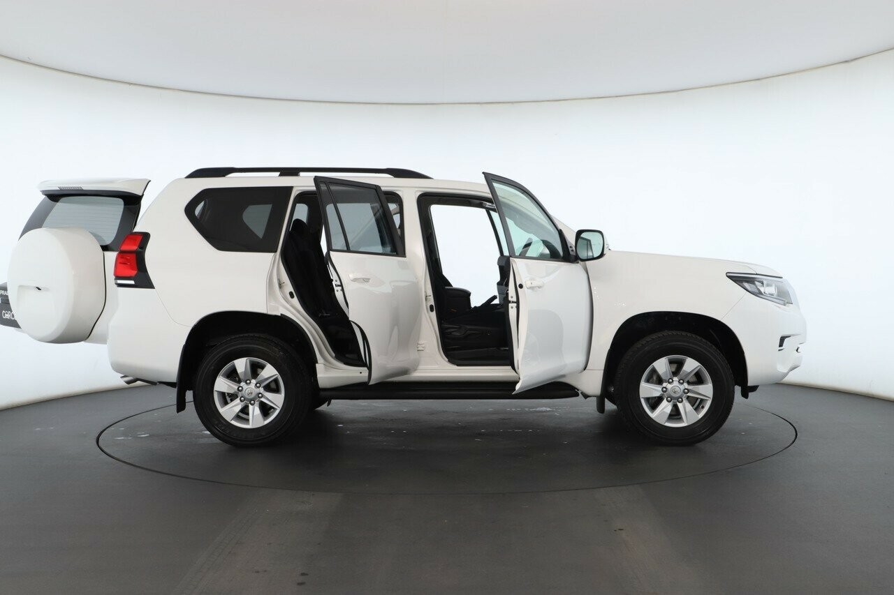 Toyota Landcruiser Prado image 2