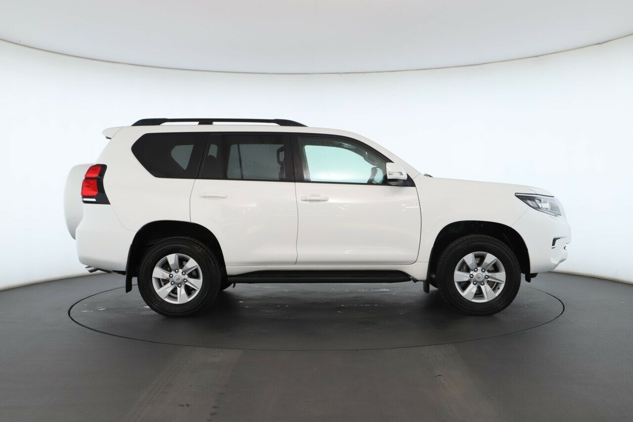 Toyota Landcruiser Prado image 3