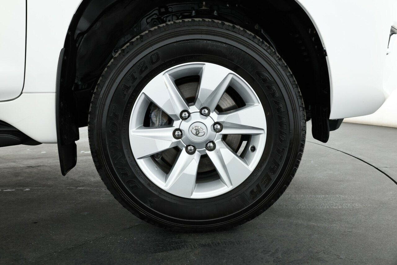 Toyota Landcruiser Prado image 4