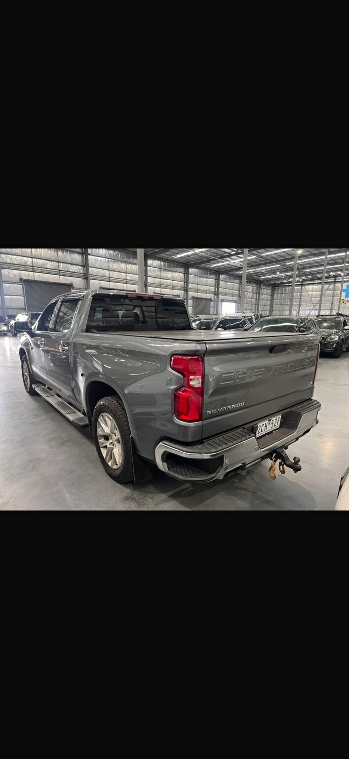 Chevrolet Silverado image 2