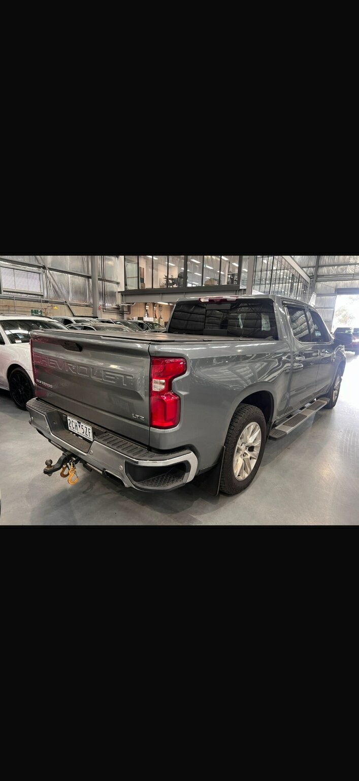 Chevrolet Silverado image 3