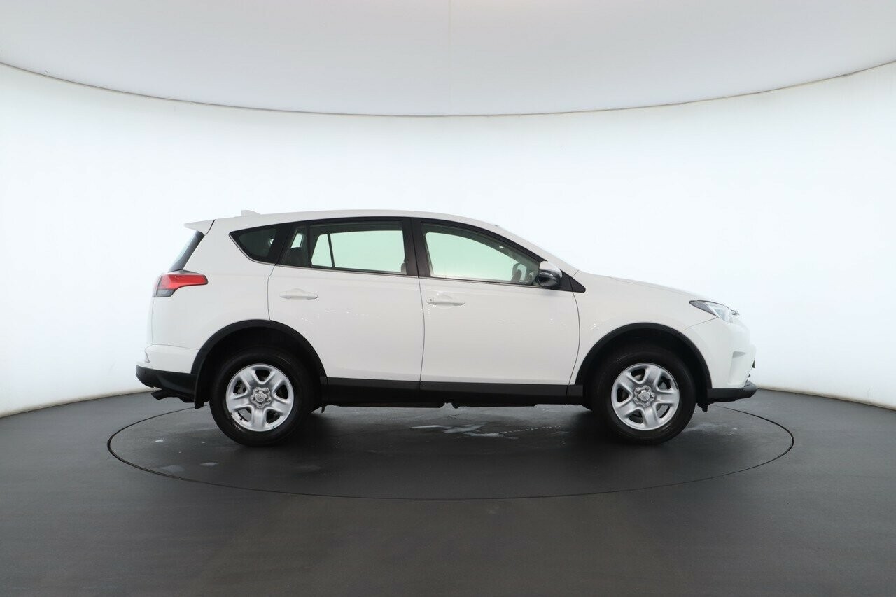 Toyota Rav4 image 3