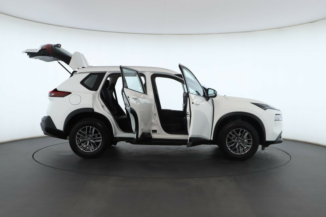 Nissan X-trail image 2