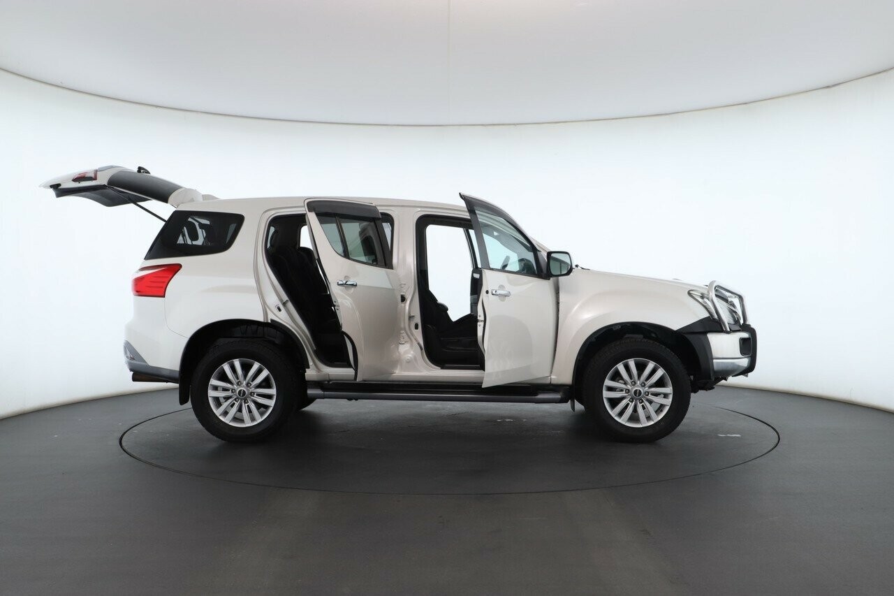 Isuzu Mu-x image 2