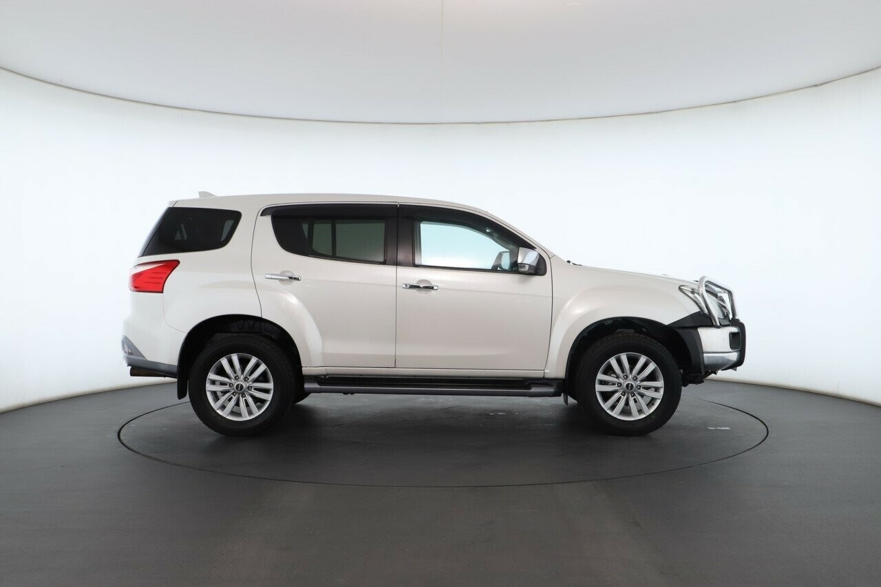 Isuzu Mu-x image 3