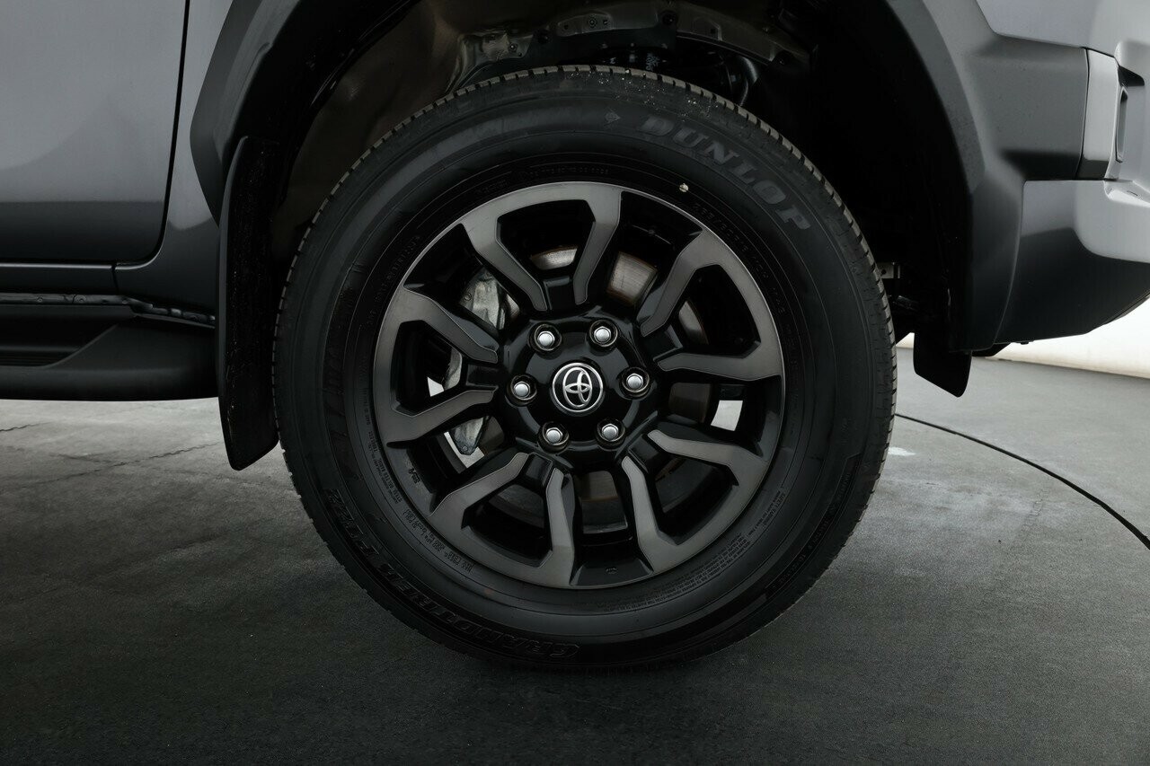 Toyota Hilux image 4
