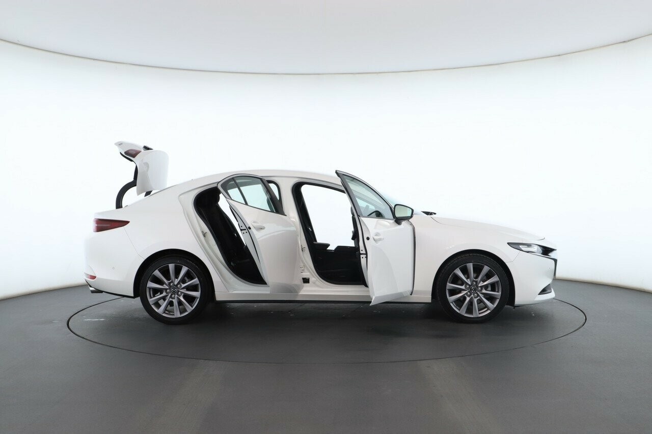 Mazda 3 image 2