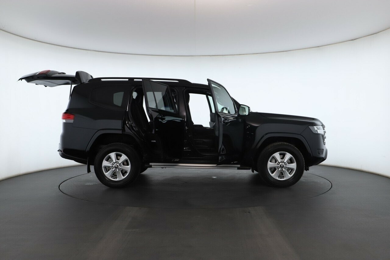 Toyota Landcruiser image 2