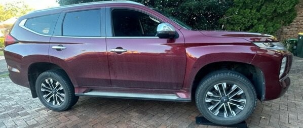 Mitsubishi Pajero Sport image 2