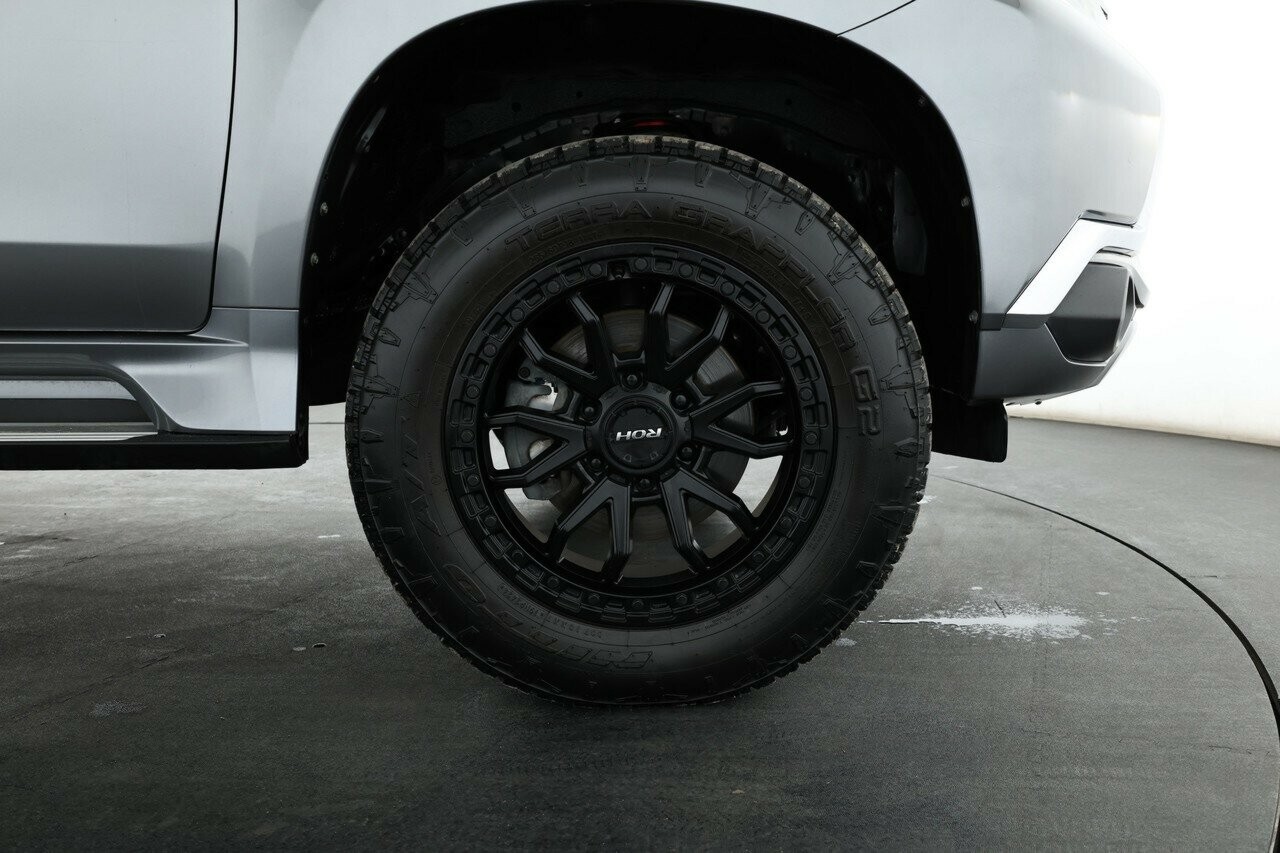 Mitsubishi Pajero Sport image 4