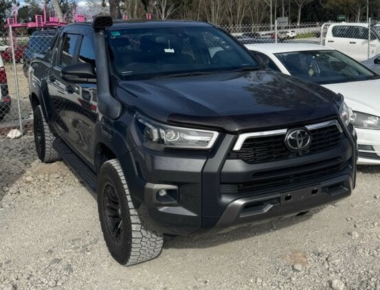 Toyota Hilux image 2