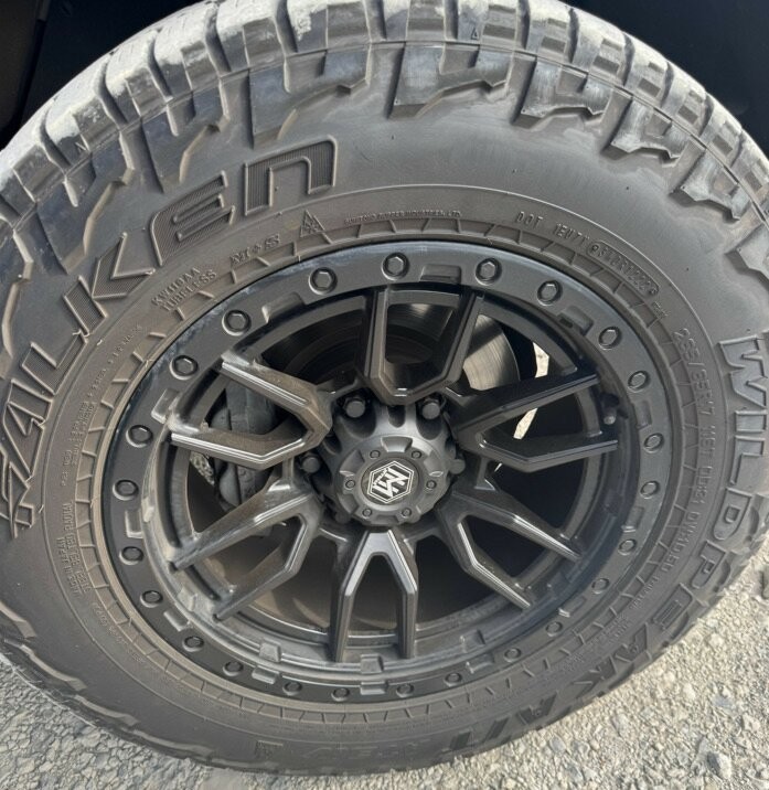 Toyota Hilux image 3