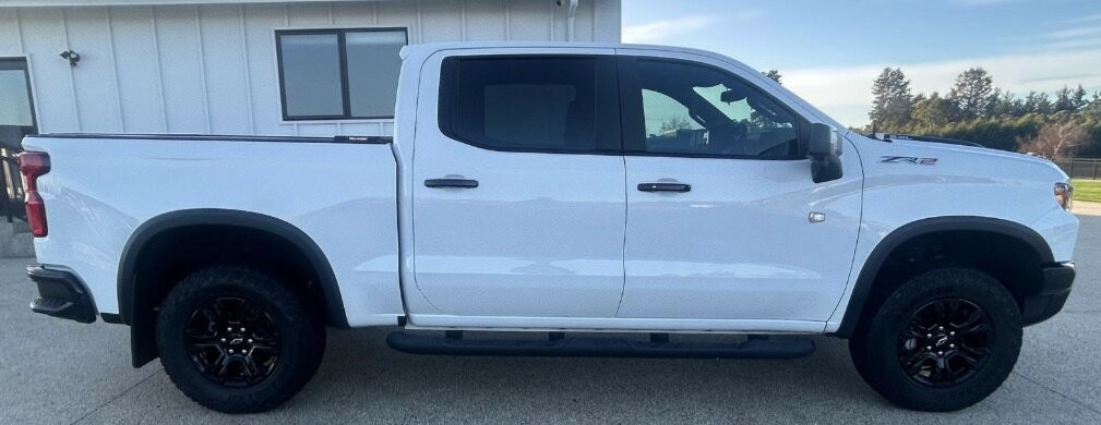 Chevrolet Silverado image 2