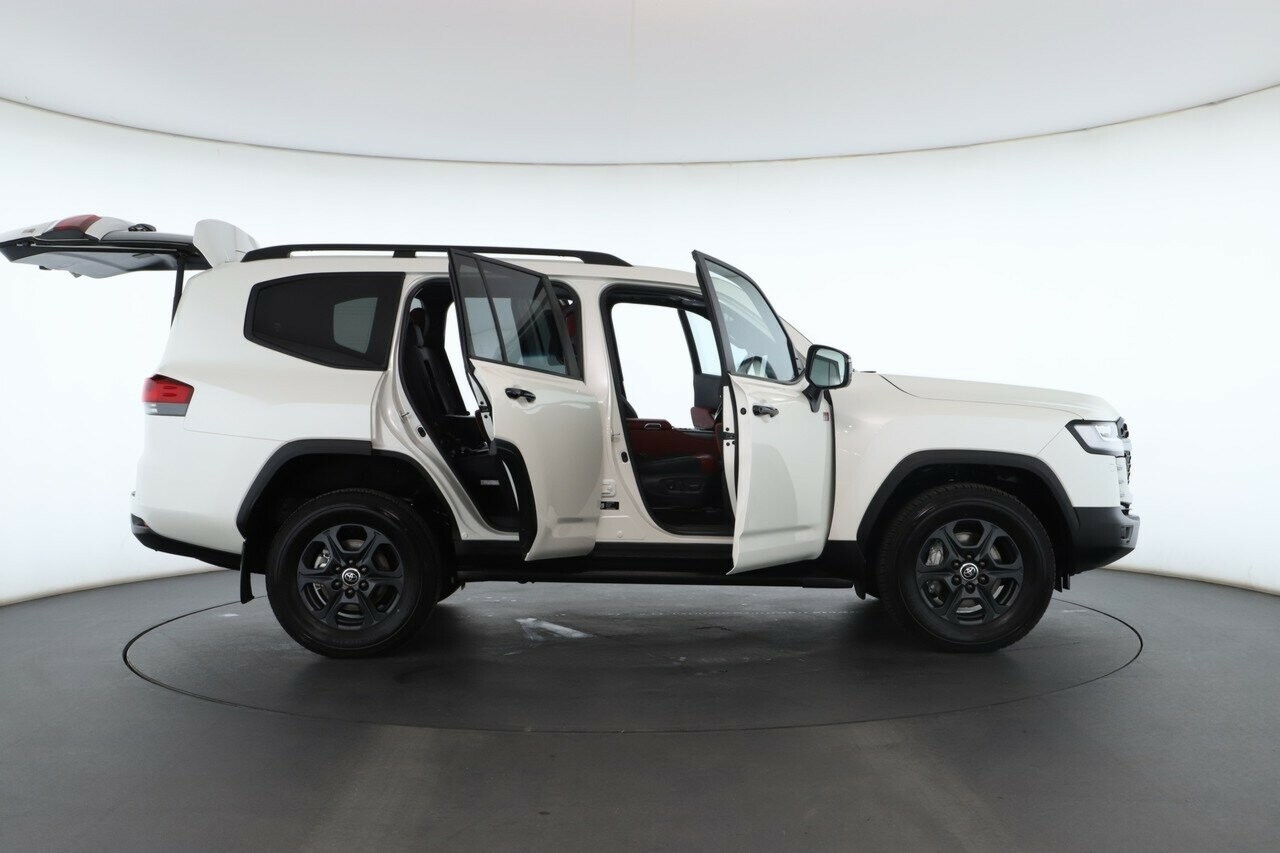 Toyota Landcruiser image 2