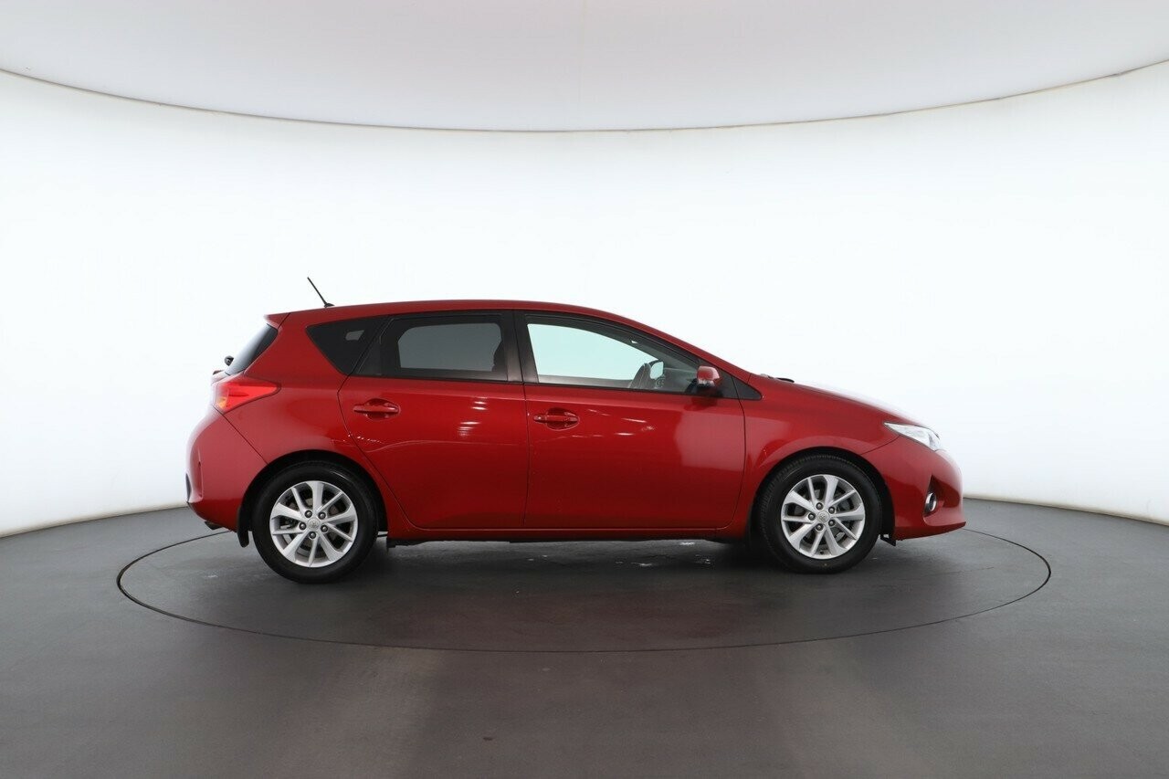 Toyota Corolla image 2