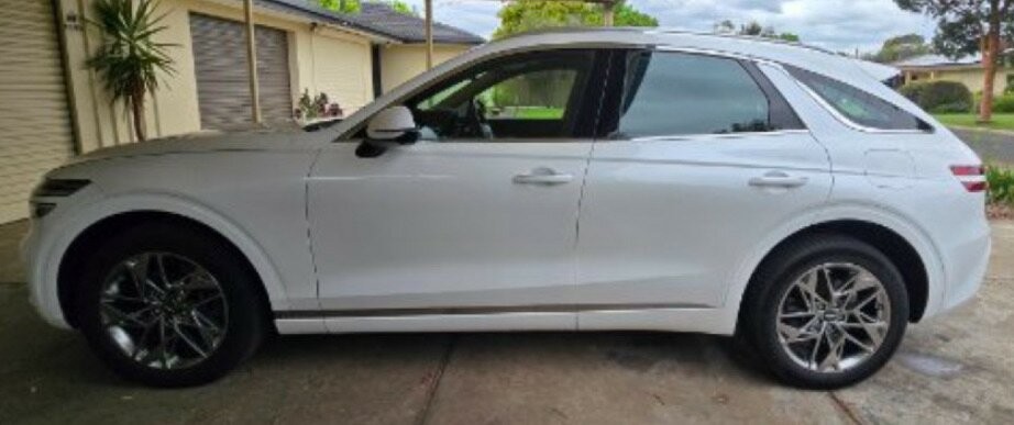 Genesis Gv70 image 1