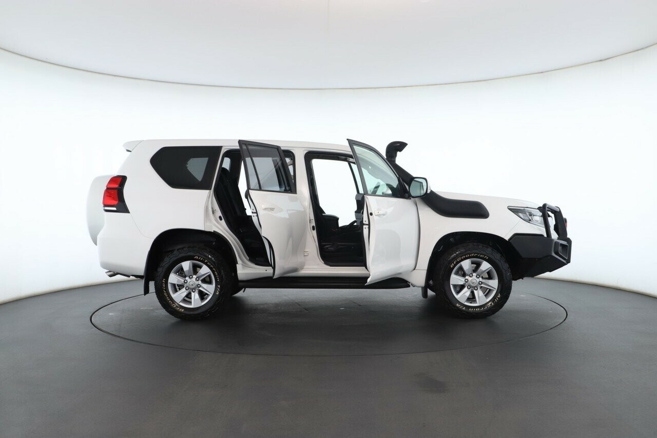 Toyota Landcruiser Prado image 2