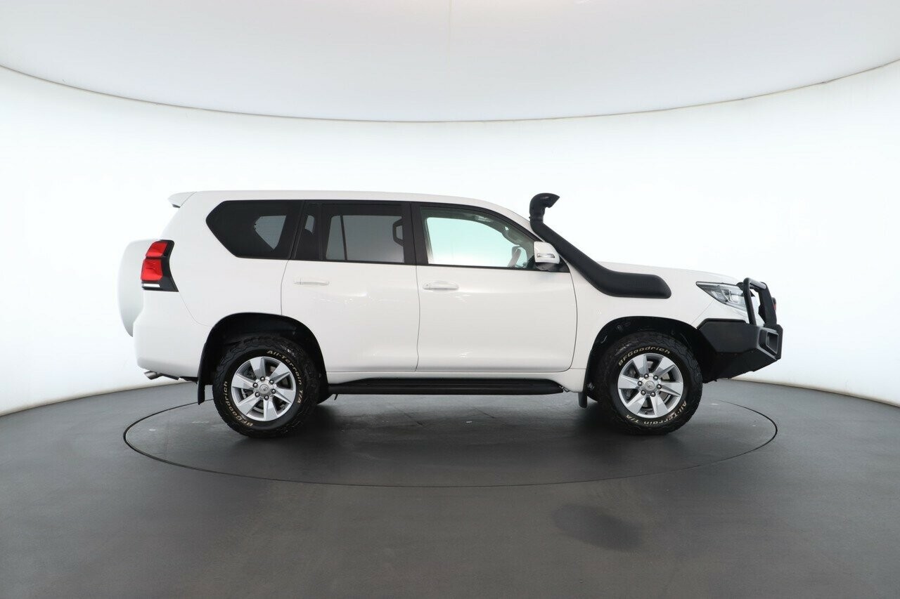 Toyota Landcruiser Prado image 3