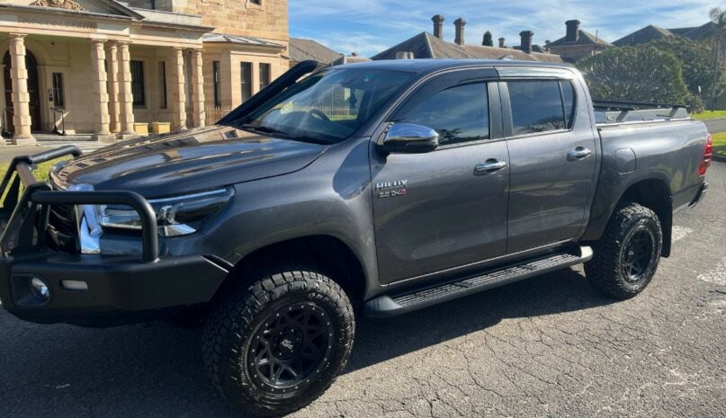 Toyota Hilux image 1