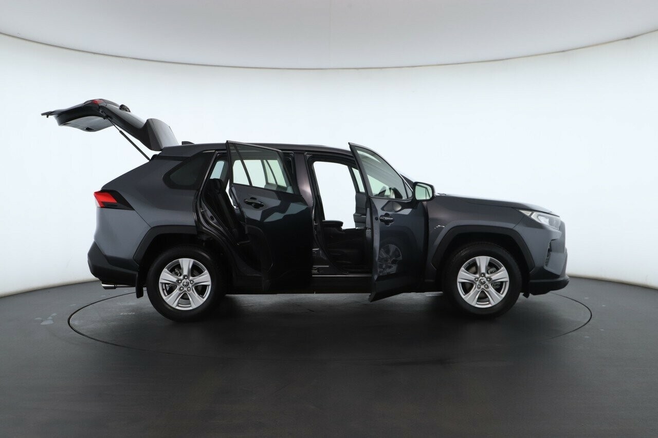Toyota Rav4 image 2