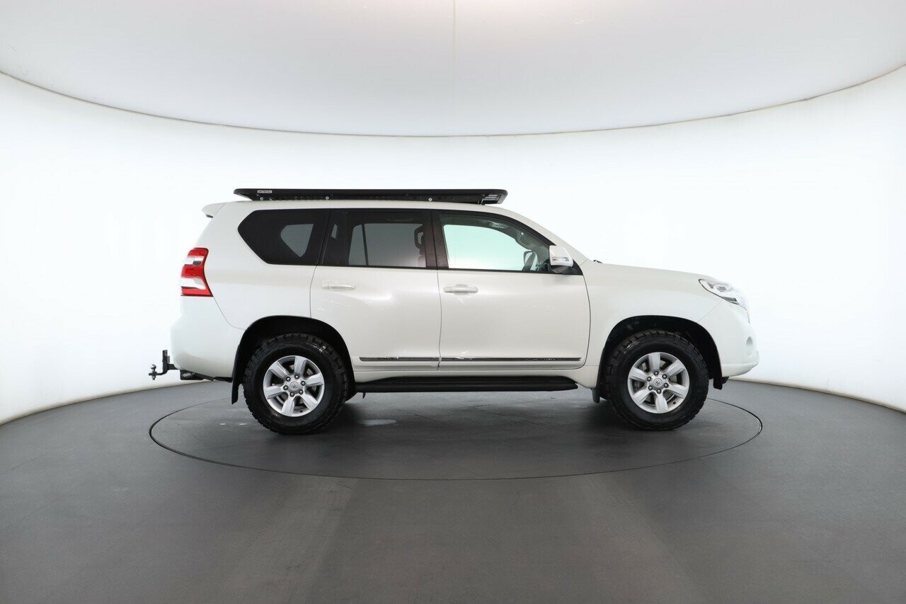 Toyota Landcruiser Prado image 2