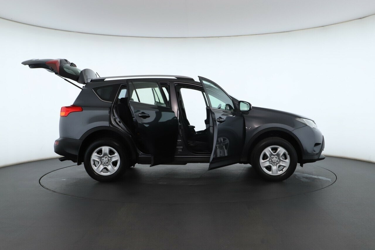 Toyota Rav4 image 2