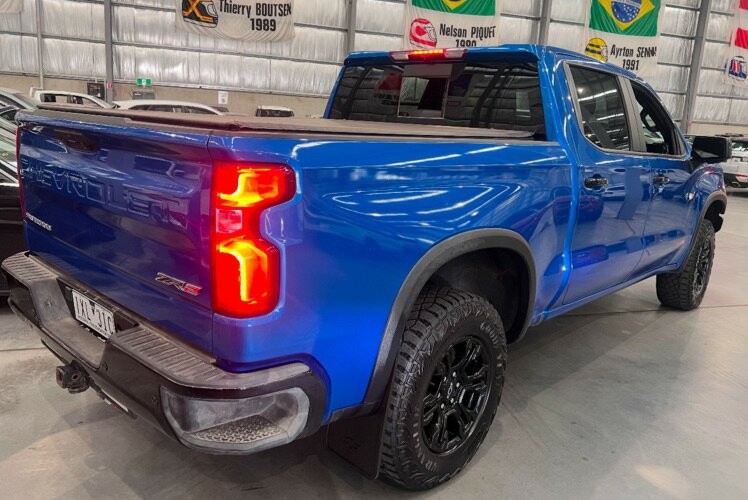Chevrolet Silverado image 2