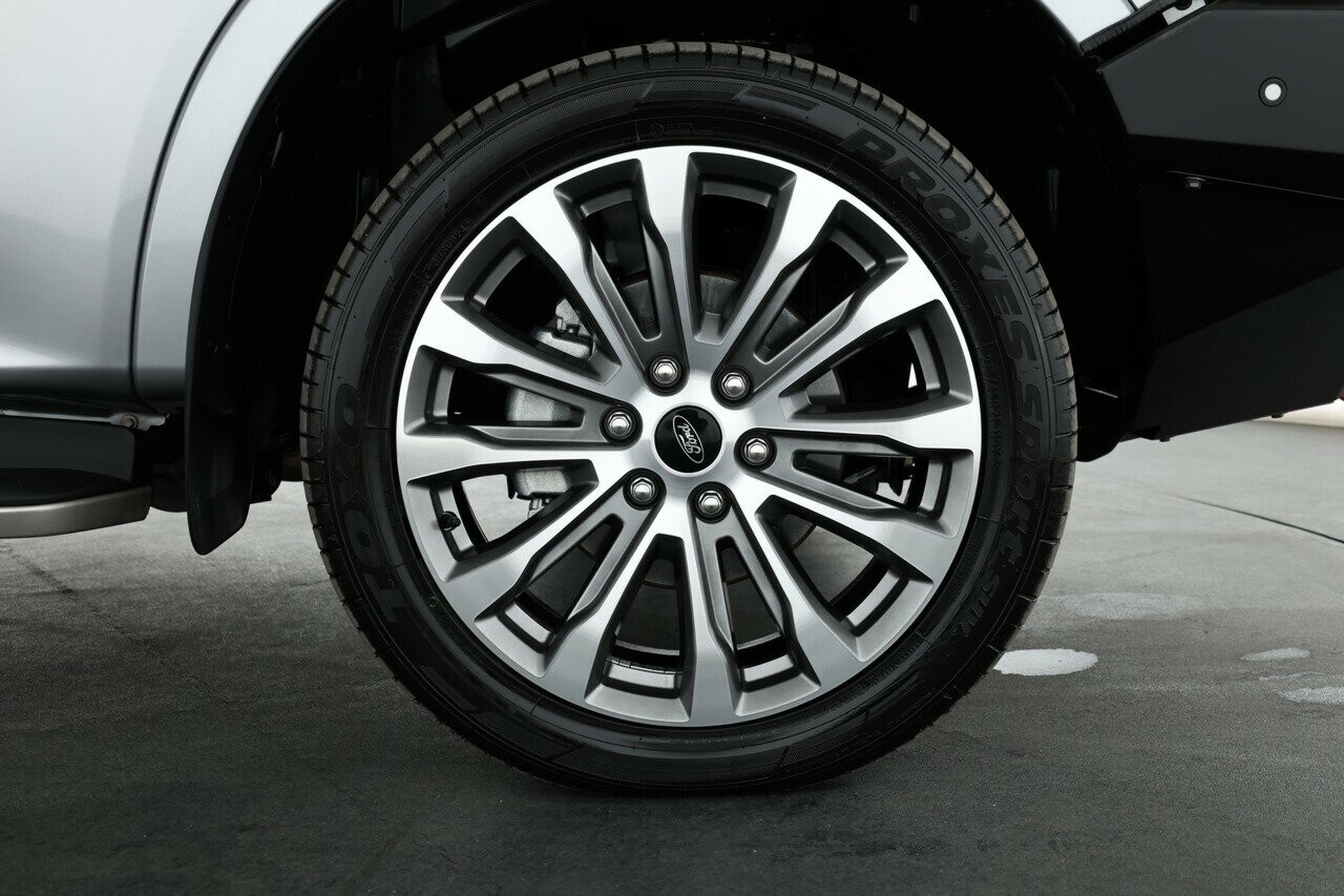 Ford Everest image 4