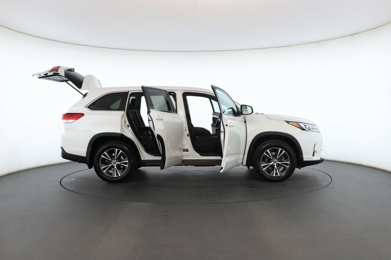 Toyota Kluger image 3