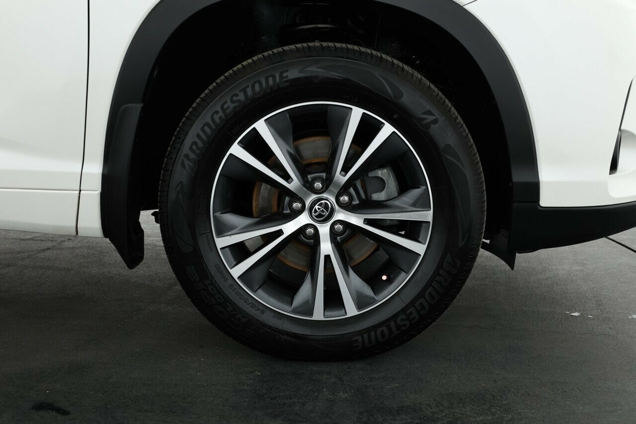 Toyota Kluger image 4