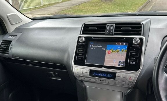 Toyota Landcruiser Prado image 4
