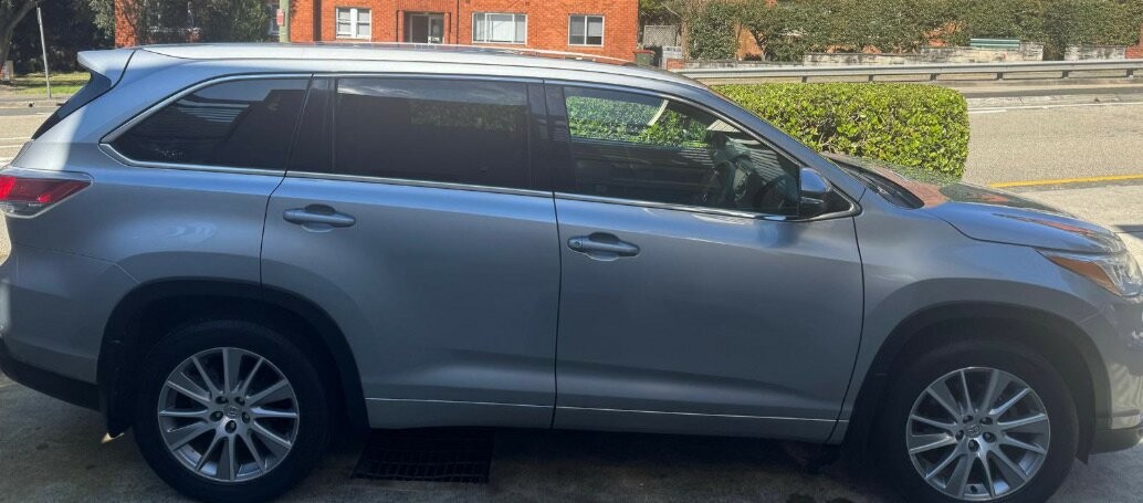 Toyota Kluger image 2